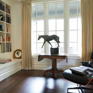 Meet your Posher, Claiborne